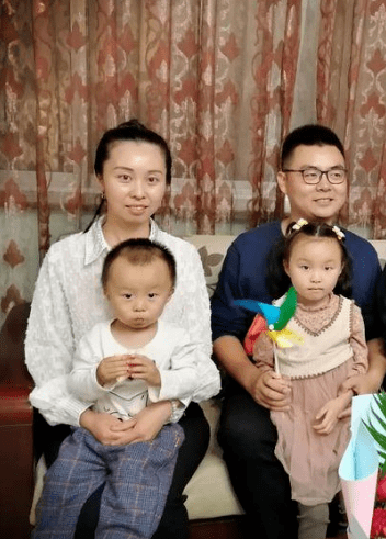 郭威老婆开直播晒幸福!网友纷纷喊话:别再伤许妈的心!