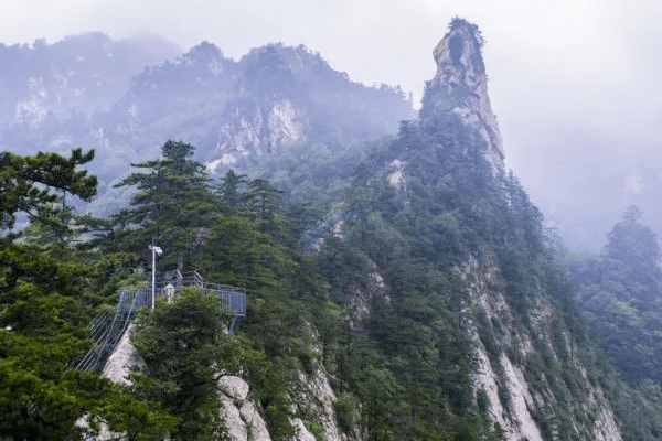 玉皇頂 /堯山之巔,主峰玉皇頂是堯山最高點,腳下海拔高度兩千蹲米