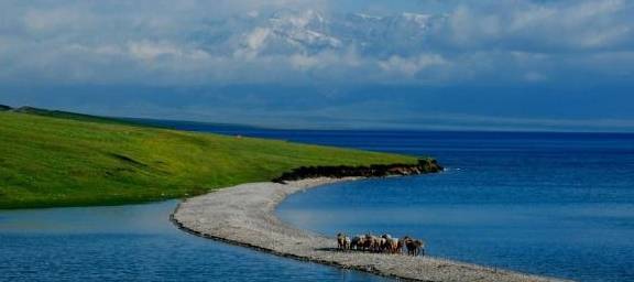 人生最值得去的湖泊之一，被誉大西洋最后一滴眼泪，堪称新疆之最