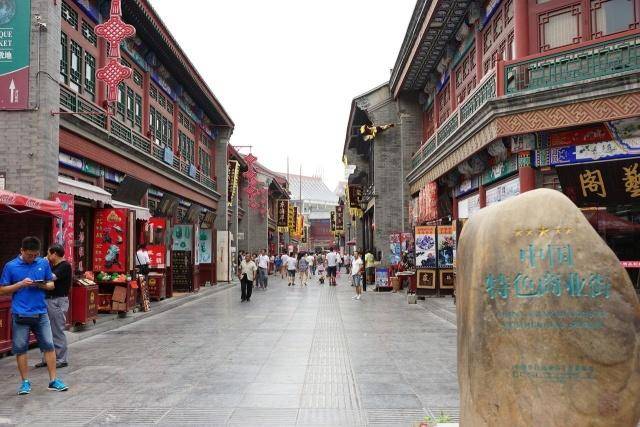 天津人气最高的步行街，比肩武汉楚河汉街，堪称天津的商业中心