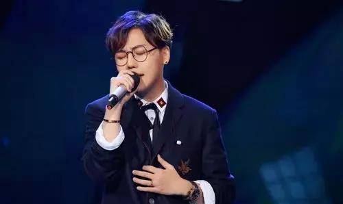 综艺明星唱歌 7191bf54be984affb5bee0527b0c0c8f.jpeg