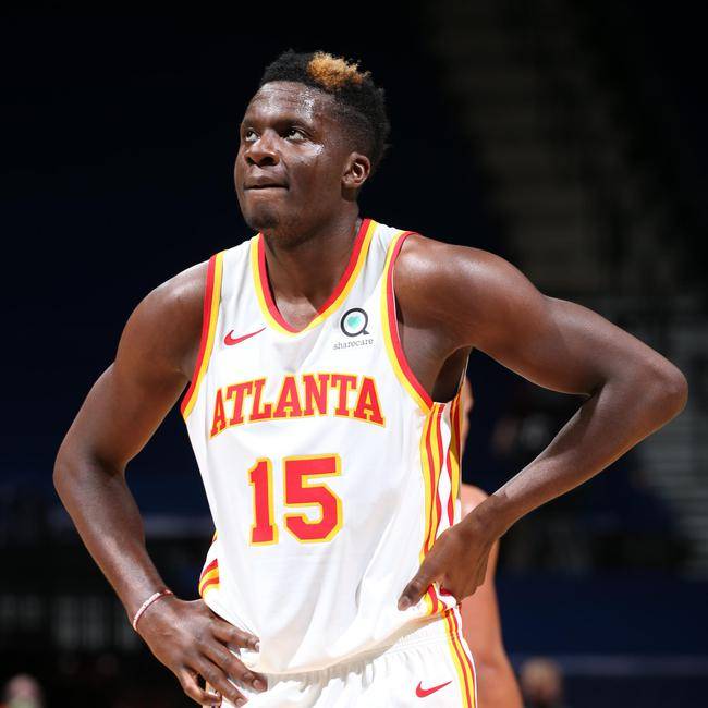 老鹰不敌太阳 一球员的表现 反衬出特雷杨与这位超巨的差距_卡佩拉