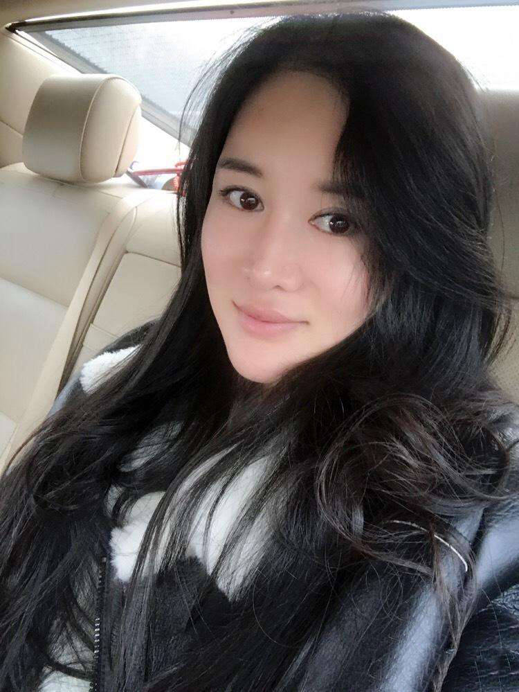 不过妻子不管流言风语,仍然嫁给他,并且为他生下一儿一女,也算是勇气