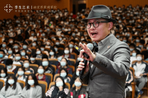 臻于完美艺术人生孪生画室张森校长受邀宁波五乡中学做励志演讲