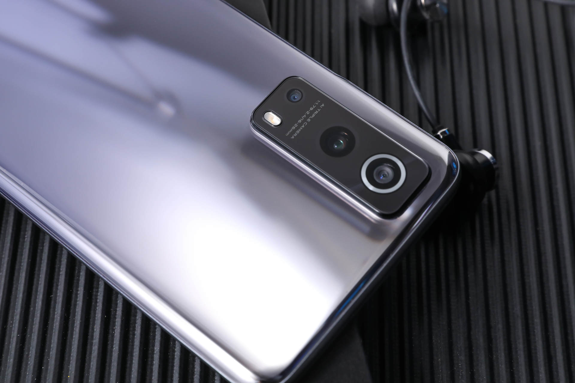 iqoo z3正式开售!性能更强,充电更快,还有更多亮点_手机