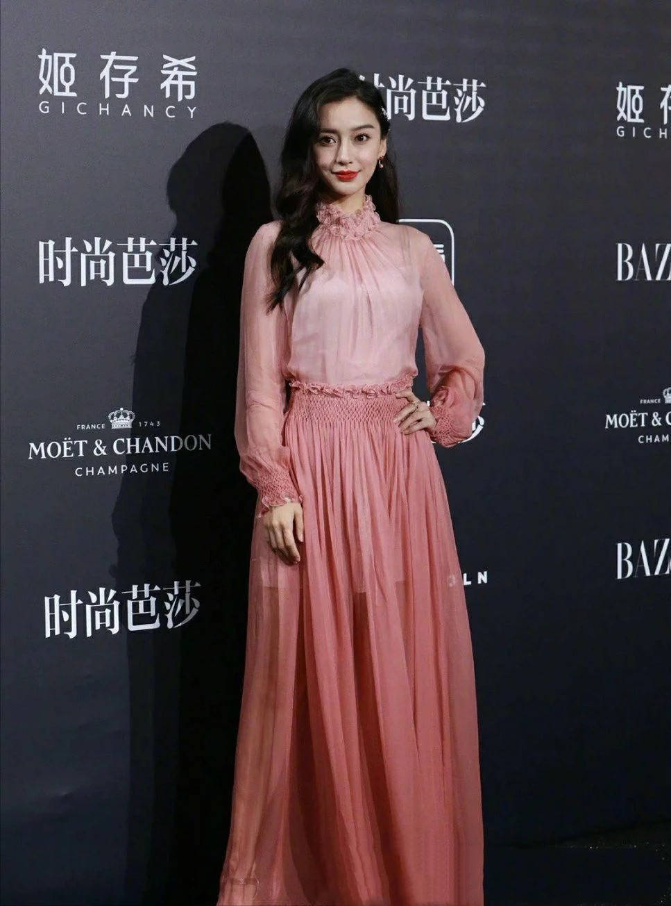 赵丽颖高定礼服2023时尚芭莎 b3231131af14486f9d1b90e236a724d5.jpeg