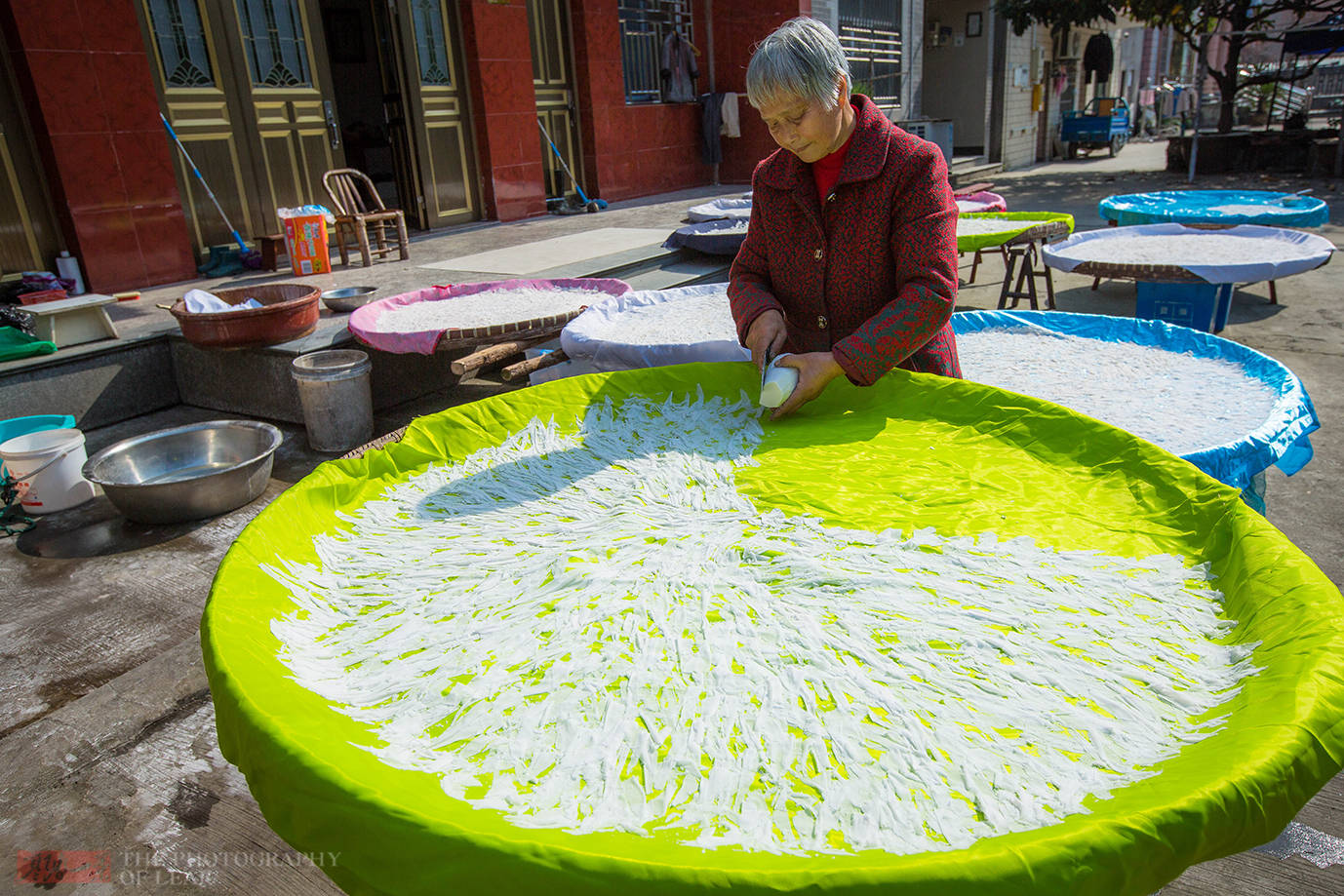 探访杭州西湖藕粉原产地，手工制作一刀刀切，几十年磨掉半把刀面