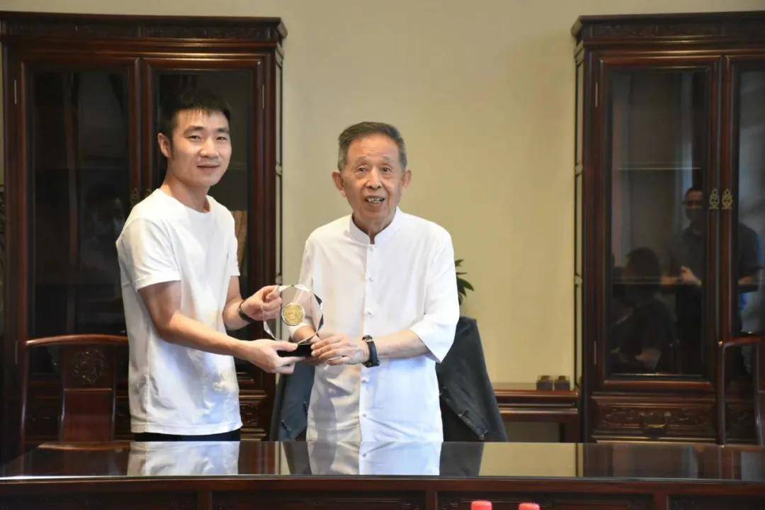 右为方太创始人茅理翔