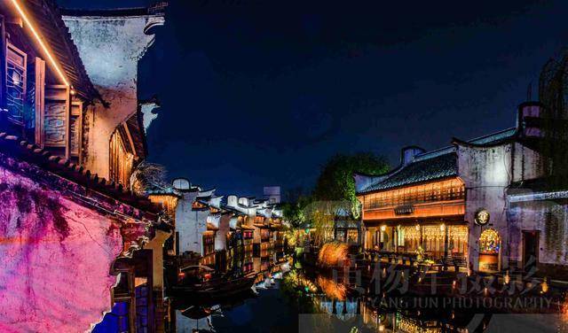 中国最具江南水乡特色的城市，历史老街人山人海，夜色繁华生活慢