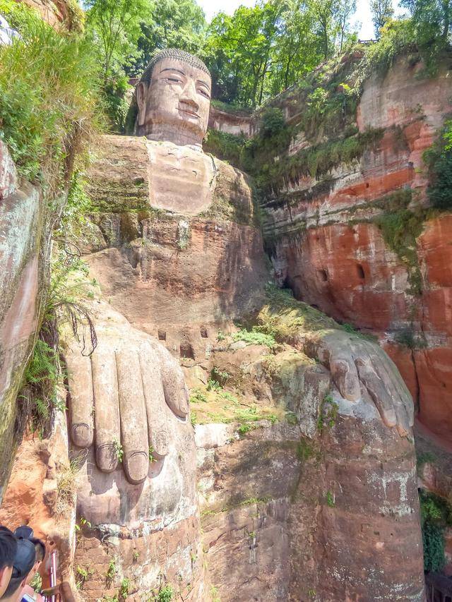 乐山旅游必打卡，世界上最大的摩崖石刻雕像，你见过吗？