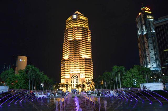 双子塔，来到吉隆坡一定要打卡的建筑，好莱坞大片都在这里取景