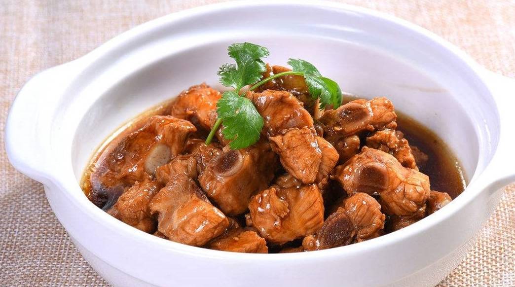 分分钟的快手热菜!排骨此做法,看着香吃着更香,又嫩又滑又入味