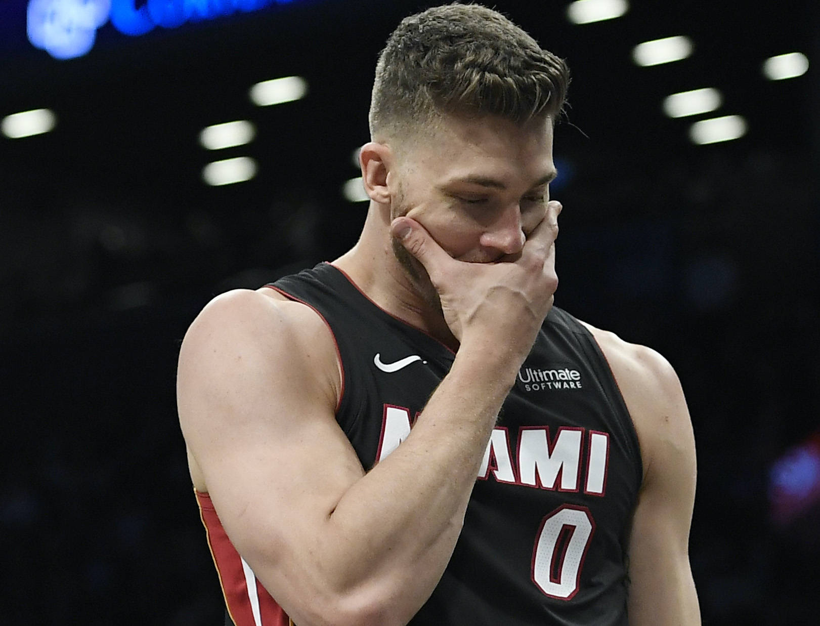 伦纳德因一句话惨遭联盟封杀,生涯至今有多少收入?难以置信