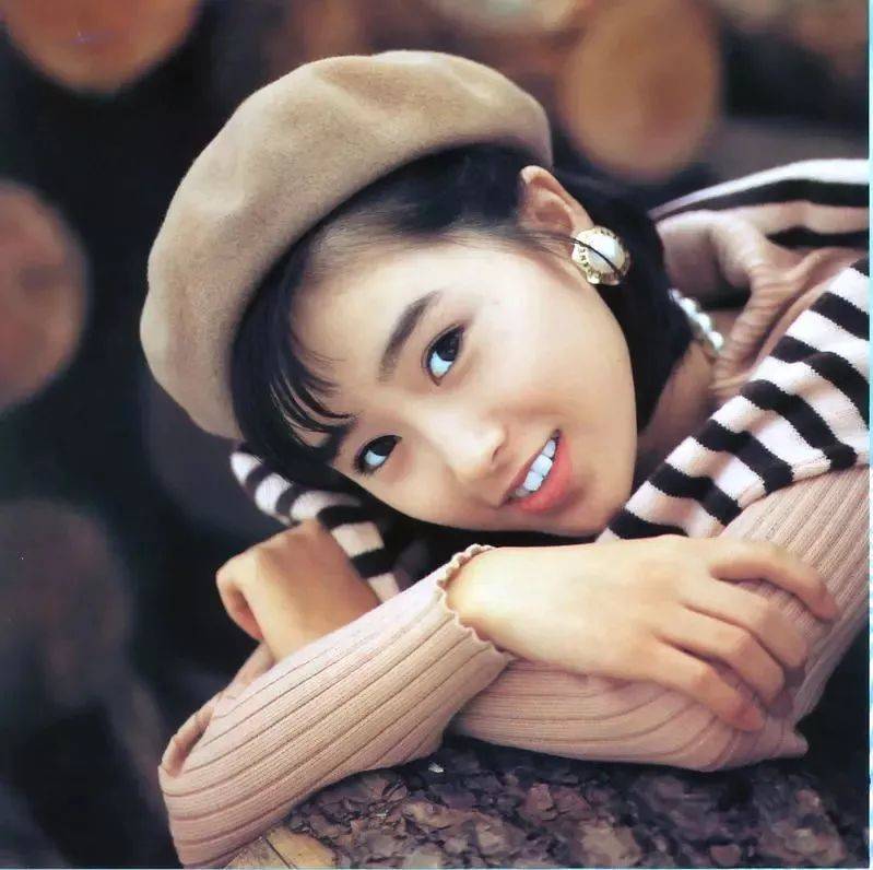 酒井法子14岁登台16岁红遍全球38岁入狱沦为风月女人