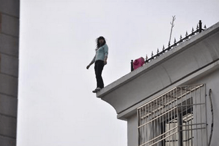 又一个孩子跳楼孩子有这反应父母要停止批评不是开玩笑