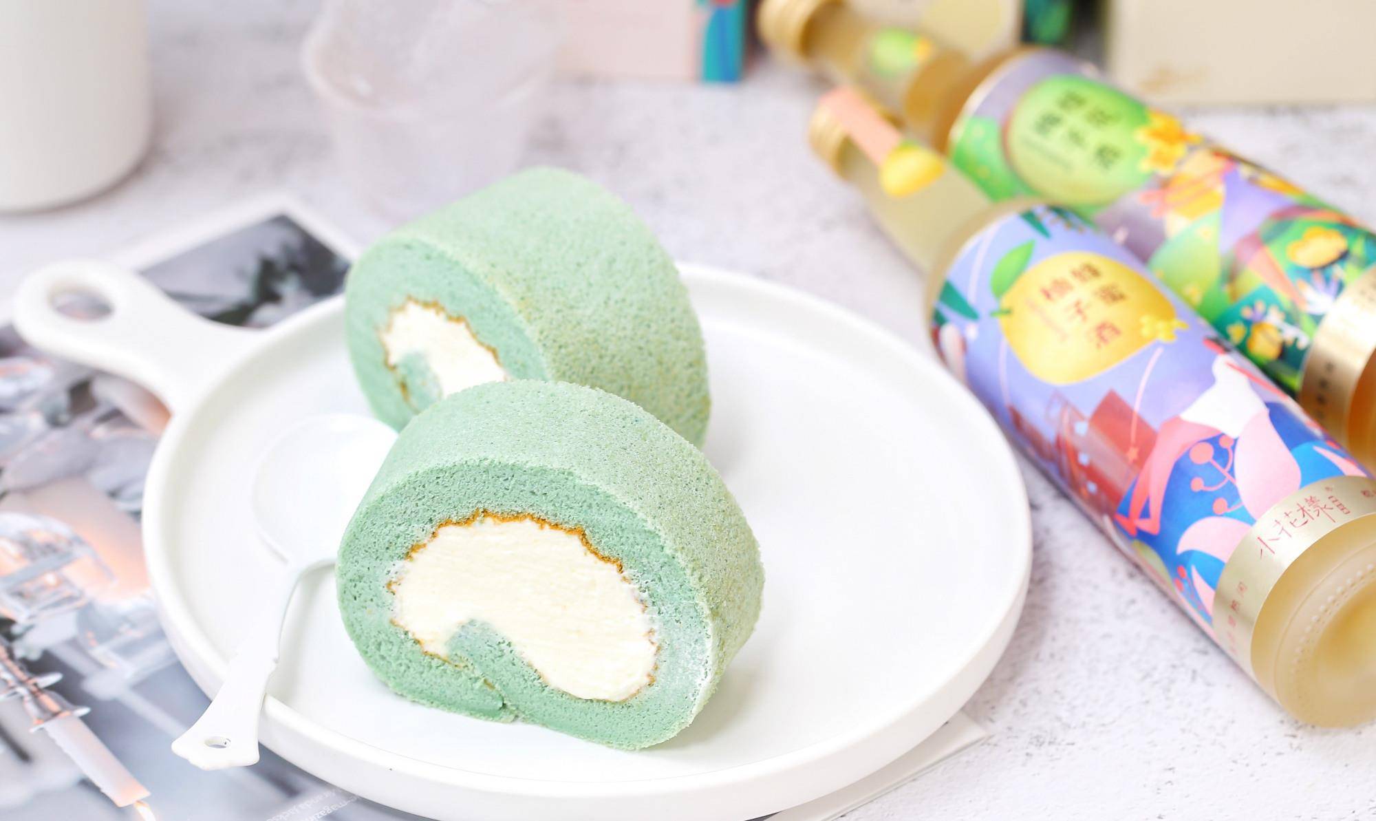 美到令人心醉的蝶豆花蛋糕卷,香甜细腻口感润滑,不开裂小白也会_蛋白