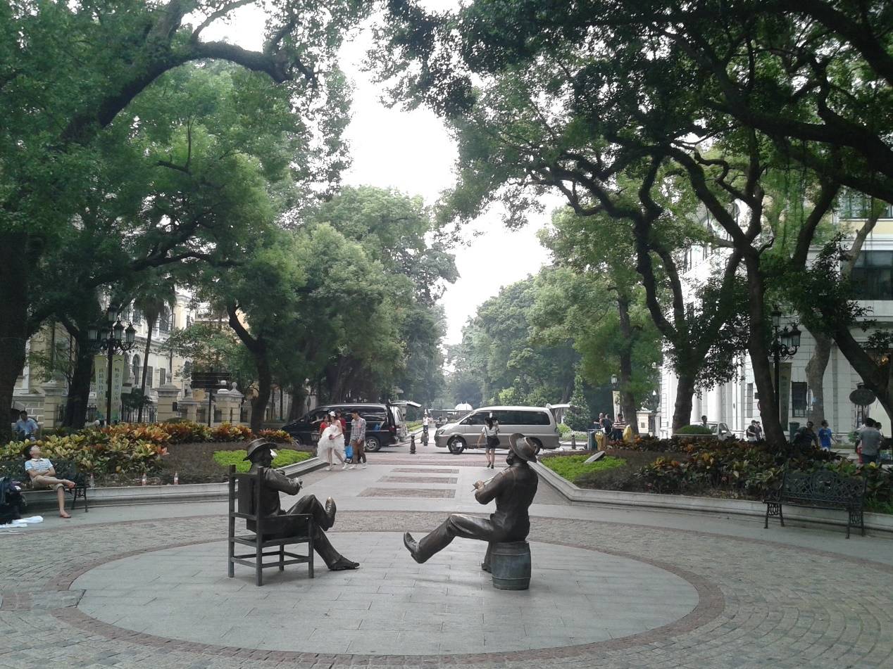 鸡肉肠爬满蛆虫？ 良品铺子上市后危机不止食品安全(图2)