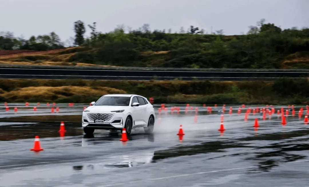 长安汽车王俊消费者应如何看待unik麋鹿测试事件