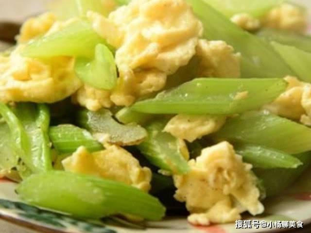 芹菜可以和鸡蛋一起食用吗 1e0582be7a6a4b35b77ad9e9d02ad711.jpeg