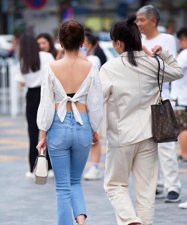 裤子和裙子的背影看到的是体型感觉到的是气质