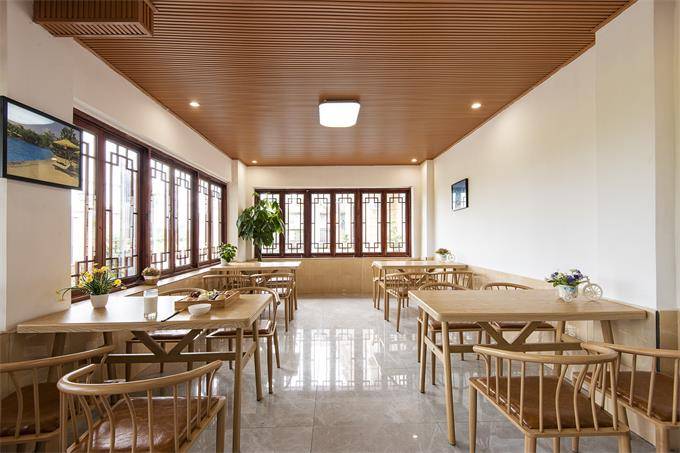 四川崇州元通古镇崇文居森林酒店坐拥千亩农场蔬果阵势浩大