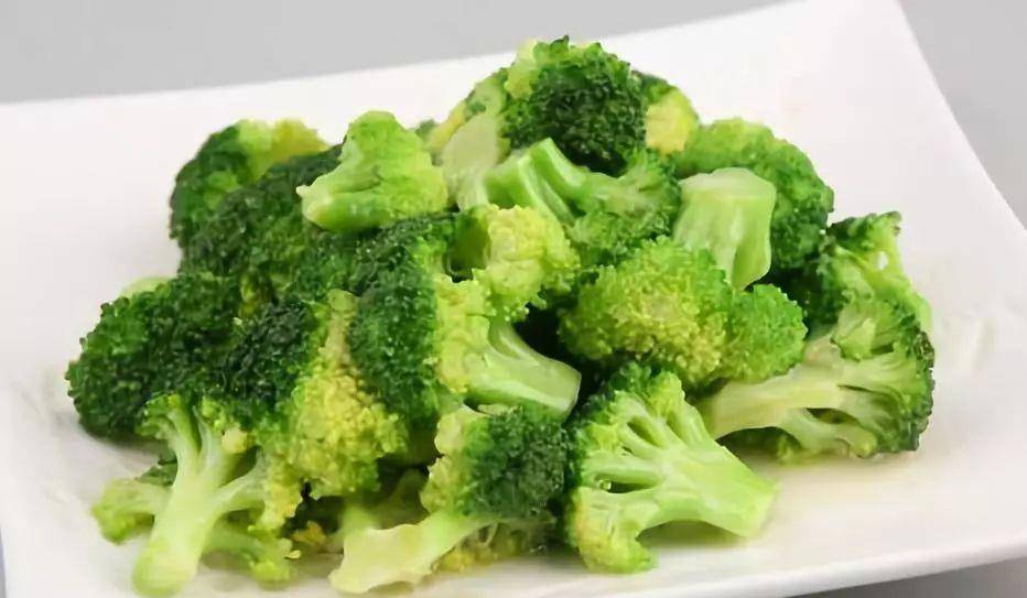 美食优选:清炒西兰花,桂圆银耳莲子汤,茄煨鲜鲍,花椒酸菜鱼