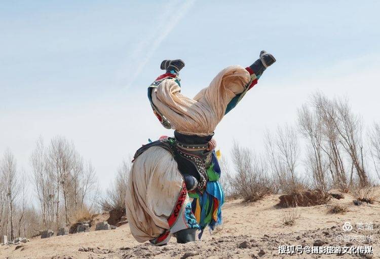 蔓殊莎华影像博克蒙古摔跤独特风格