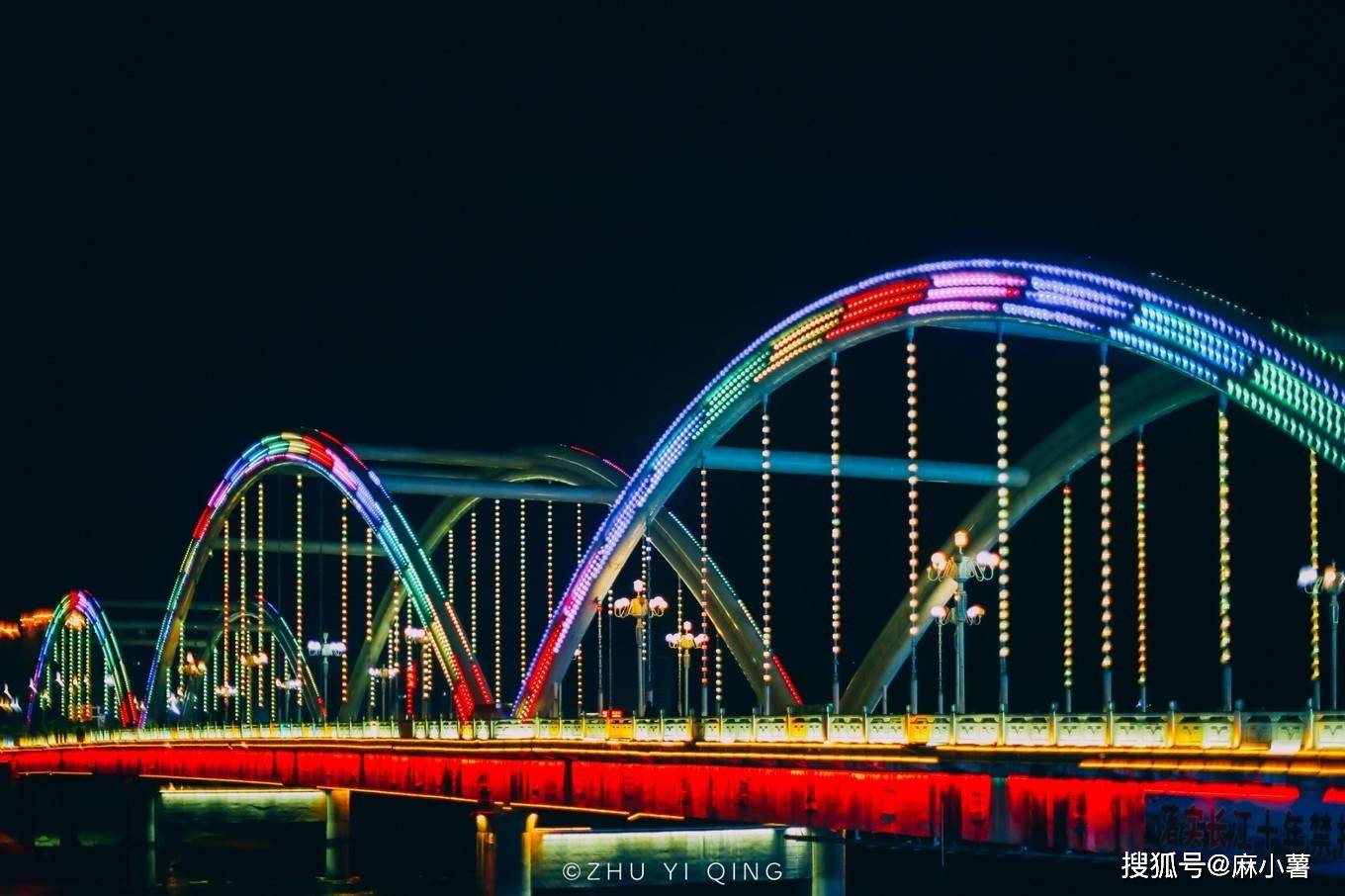 湖南藏着一400年古桥，是国内最大风雨桥，整座桥没用一颗螺丝钉