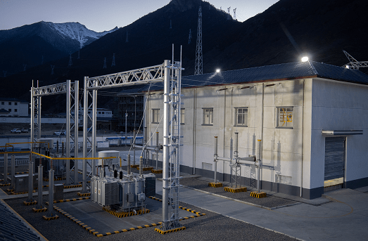 拉林铁路首座牵引变电所成功受电_供电