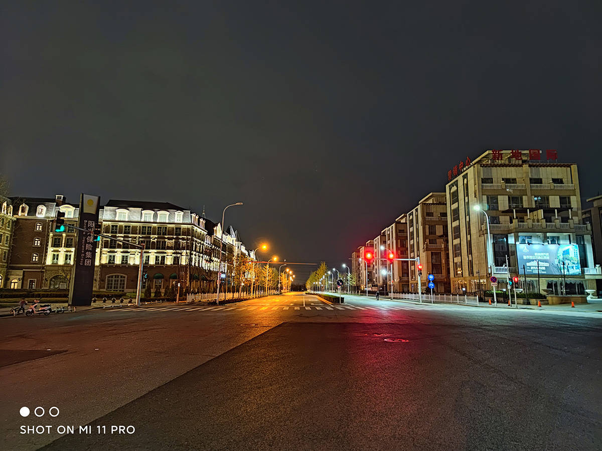 小米11 pro夜景拍摄体验:放胆拍,不要担心光线不够
