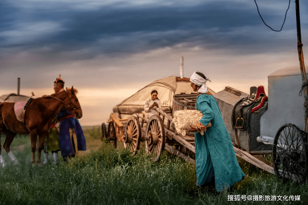 精彩影像蒙古马摄影艺术作品展风情