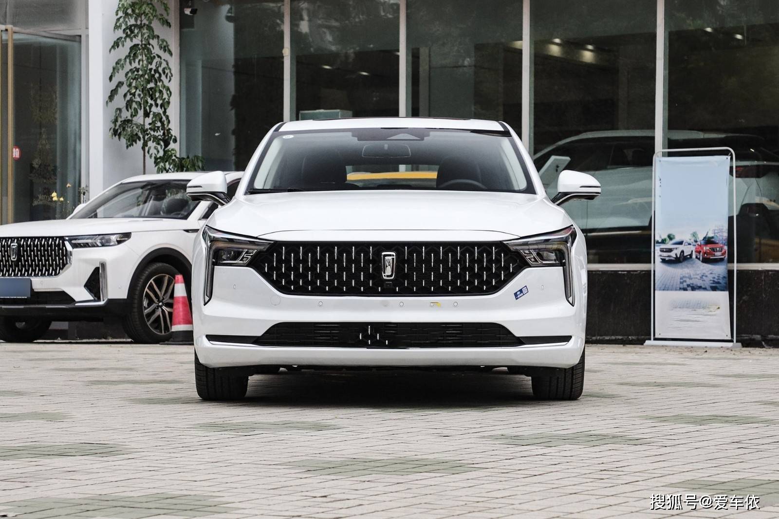 2021款第三代奔腾b70送个二次元小姐姐给你不一样的驾驶体验