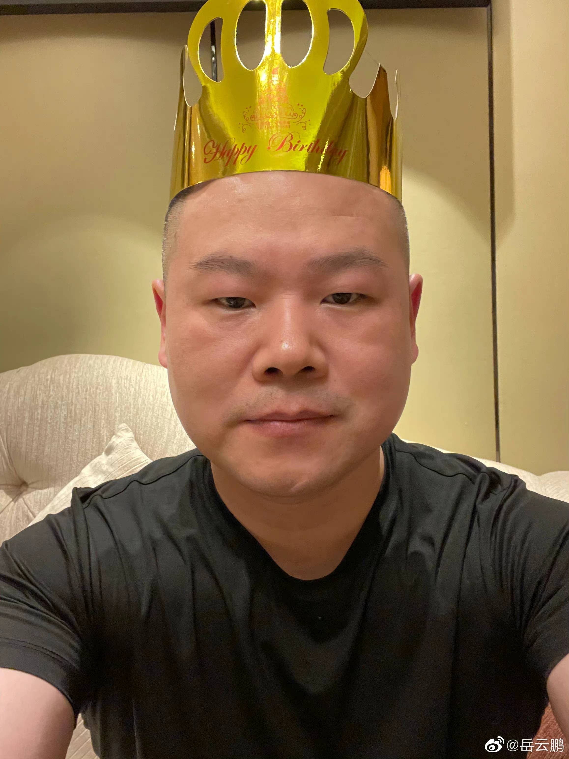 岳云鹏过36岁生日独自吃外卖媳妇发大红包弥补这次没吃上饺子