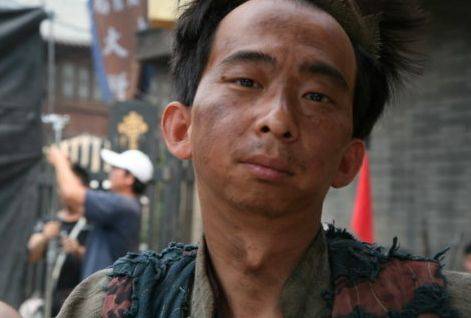 比黄渤还丑的影帝,因才华被称是第二个冯小刚,老婆