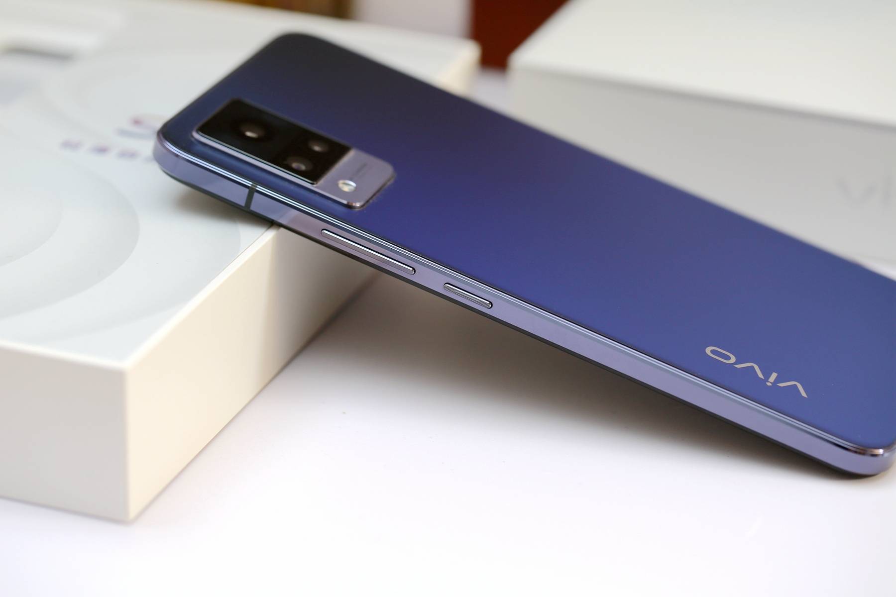 原创vivos9自拍升级743mm轻薄天玑1100处理器首发