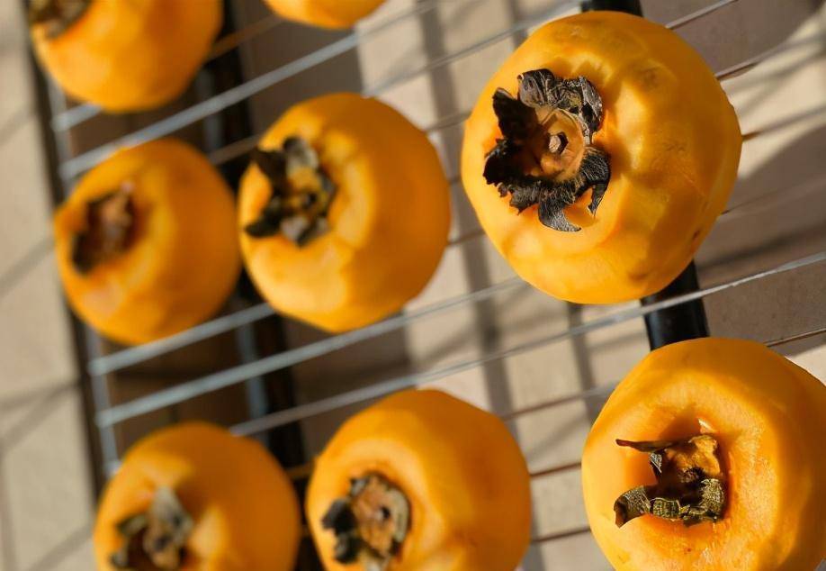 怎么晒柿子饼简单好吃 935801b6061b48089b9953ab5f62196b.jpeg