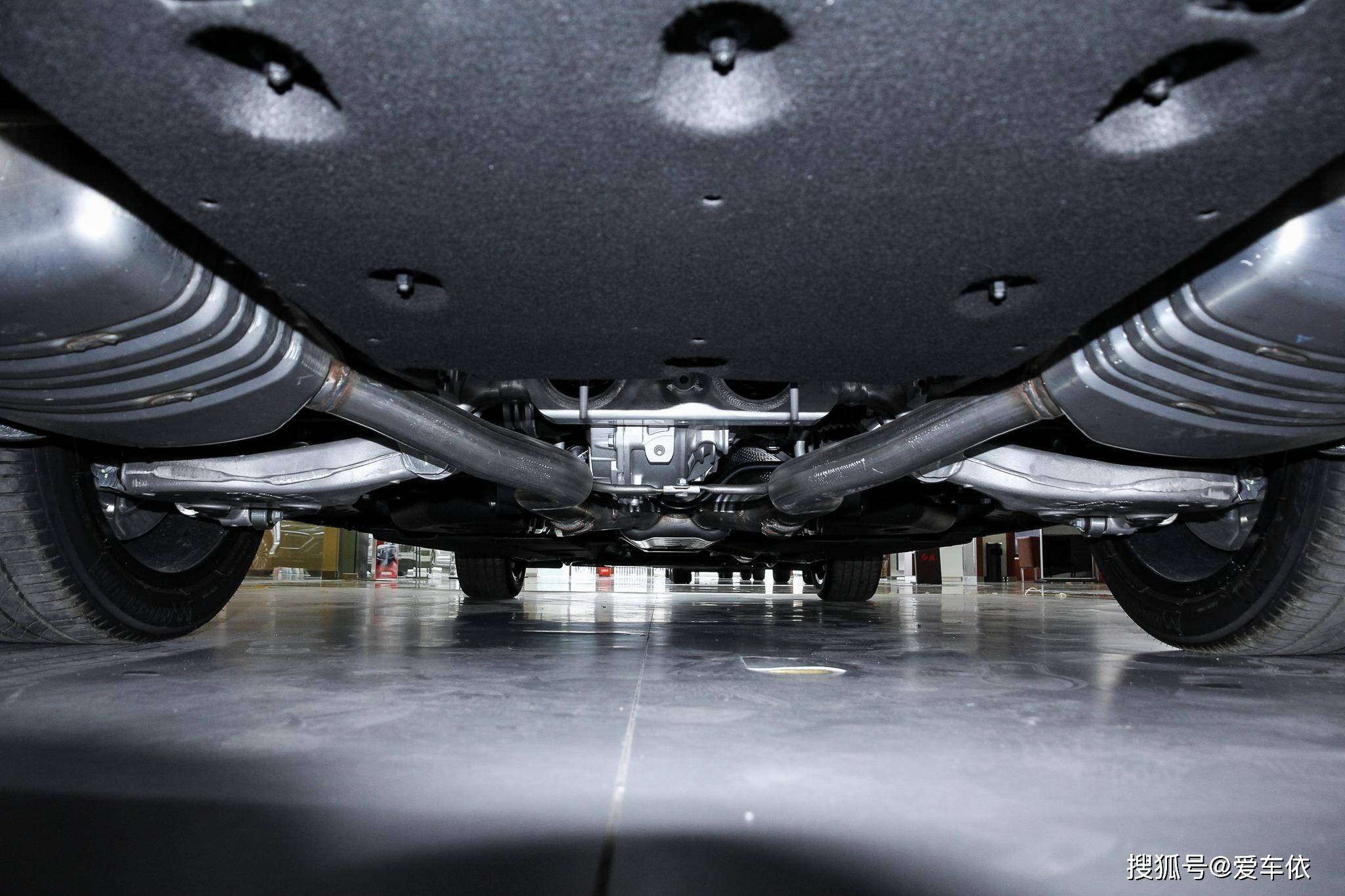 中国豪华车标杆红旗h9惊艳与豪华并存到底适不适合入手呢