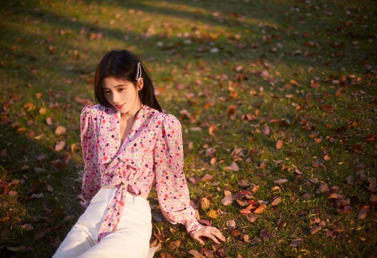 鞠婧祎壁纸日樱花写真继续掉落朝气满满留住每个美好的瞬间