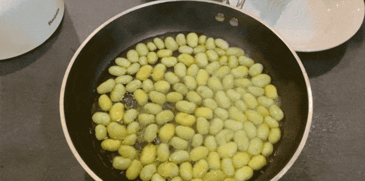22b1a71a141b4cee9b07bf32a5a43c39.gif