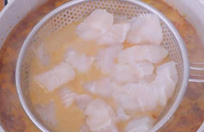 2c1c961a24104b56aaa7c6d610a553f0.jpeg