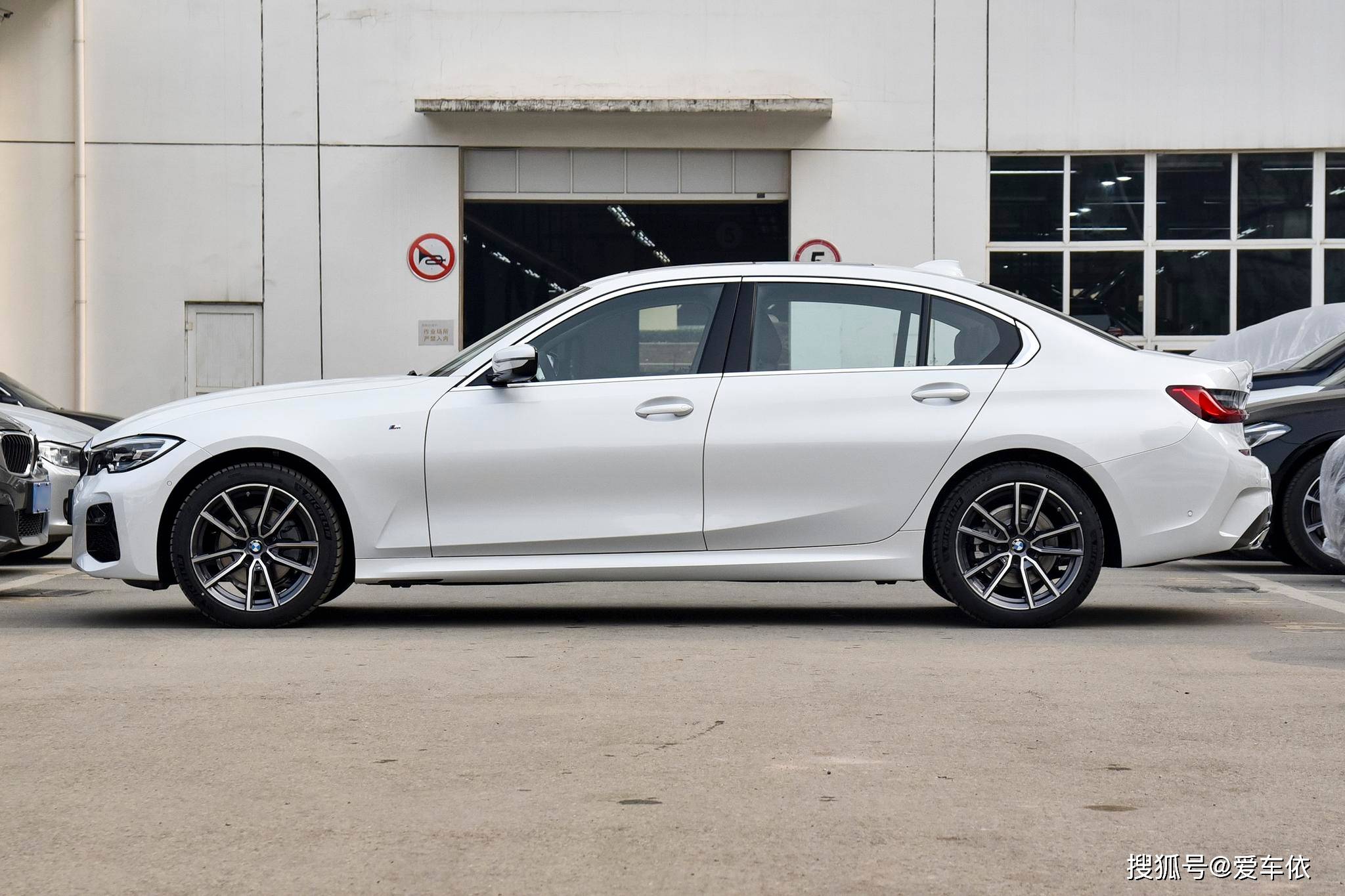 原创2021款宝马3系,变得舒适豪华?运动基因哪里去了?