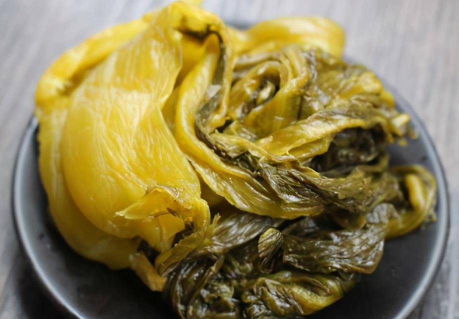 腌酸菜这方法老妈用了20年不放油3天就变色比老坛酸菜爽口