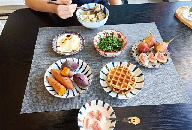 1位好妈妈走红,天天早餐1大桌,网友:比酒店还丰盛,会养生