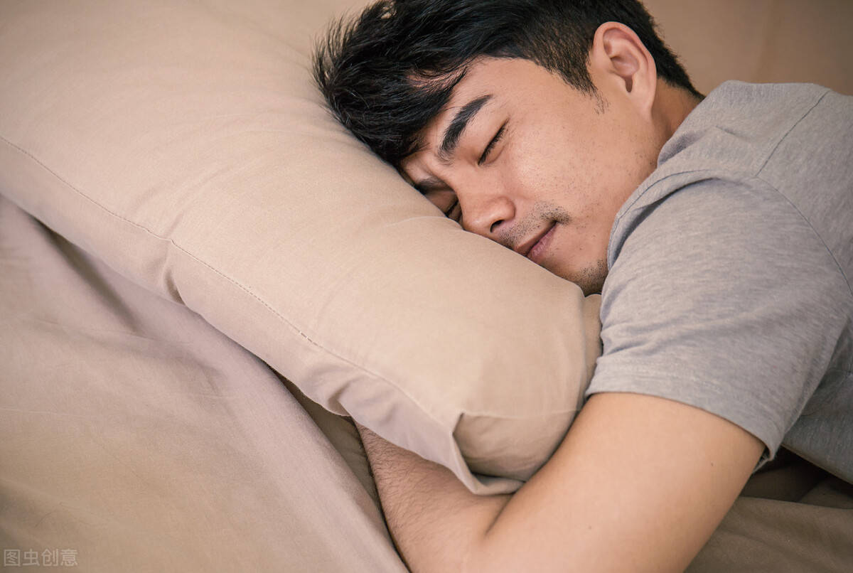 长期睡眠不足6小时 熬夜猝死的前兆