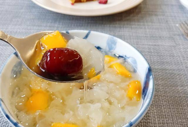 银耳怎么炖最好吃最有营养 eb37745ad17e4e4ebd74839c756add38.jpeg