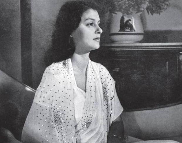 35岁带8子嫁进王室,拆了丈夫王冠做项链,印度最美王妃命有多好_西塔