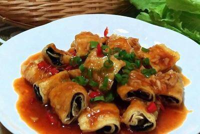 豆包富含蛋白质 煎炸炒都适宜 包上海苔 让营养更添色彩 蒜末