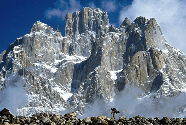 全球最高悬崖：悬崖落差1340米，目前仅4人爬上悬崖仅2人活着回家