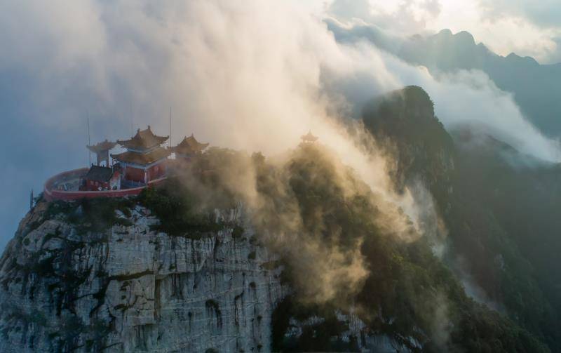 北顶五朵，南顶武当。明朝皇帝和张三丰又在此地发生过什么？