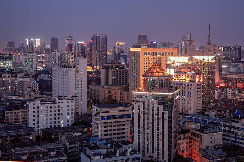 城镇人均住房面积_中国的人均住房面积(3)